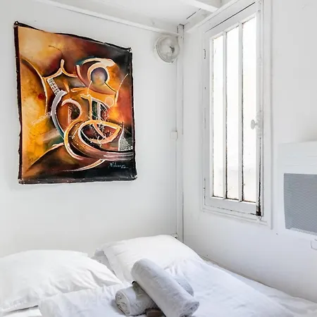Loft Magenta Blue Paris