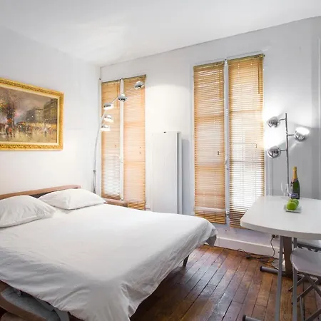 Loft Magenta Blue Apartment