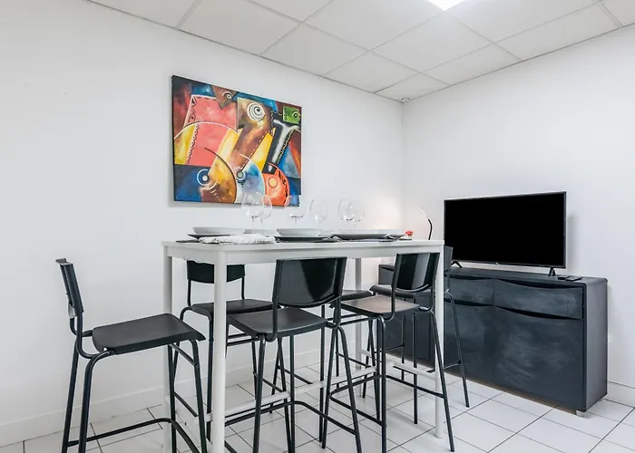 Apartment Loft Magenta Blue *