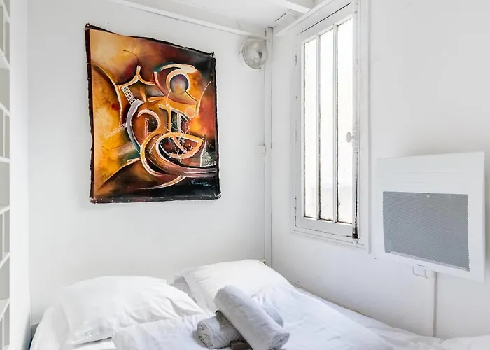 Loft Magenta Blue Paris