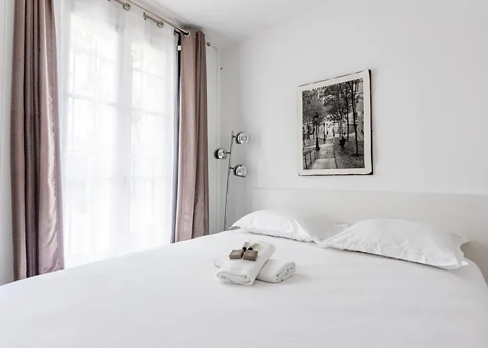 Loft Magenta Blue * Paris